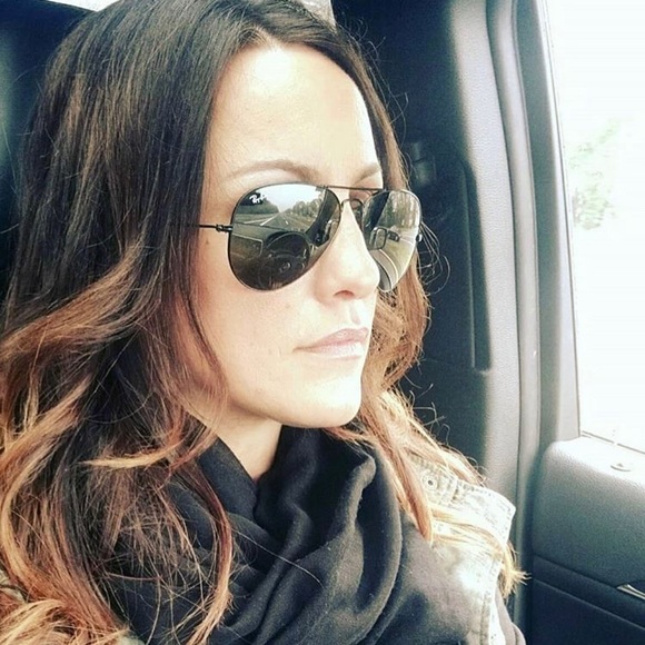 Meet your Posher, Lisa - Picture 2 of 2